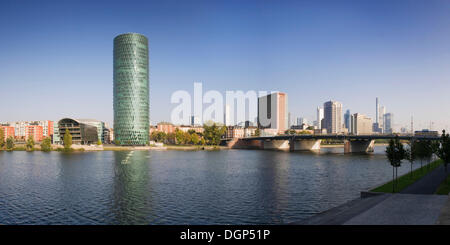 Neues Wohngebiet mit Westhafen Tower am Westhafen, Frankfurt am Main, Hessen Stockfoto