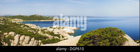 Küste in der Nähe von Punta Sardegna, Sardinien, Italien, Europa Stockfoto