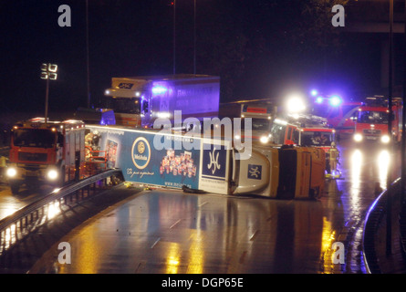 Berlin, Deutschland, LKW-Unfall auf Autobahn 100 in Schöneberg Stockfoto