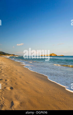 Spiaggia Sa Colonia Strand an der Costa del Sud in der Nähe von Torre di Chia, Provinz Sulcis, Sardinien, Italien, Europa Stockfoto