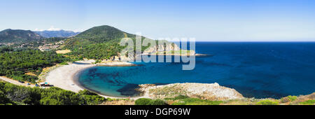 Kreisrunde Bucht von Torre di Chia an der Costa del Sud, Provinz Sulcis, Sardinien, Italien, Europa Stockfoto