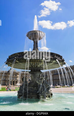 Brunnen vor dem Neuen Schloss Schloss am Schlossplatz-Platz, Stuttgart, Baden-Württemberg Stockfoto