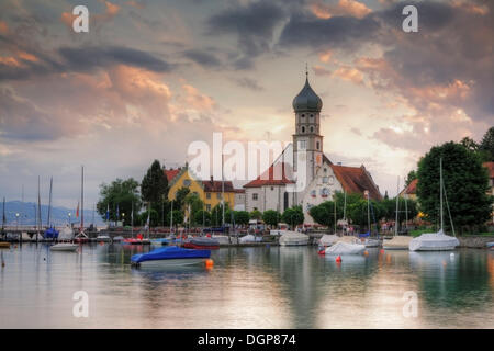 Barocke Kirche St. Georg, Wasserburg, Bodensee, Bayern Stockfoto