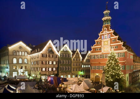 Weihnachtsmarkt vor dem alten Rathaus, Esslingen am Neckar, Baden-Württemberg Stockfoto