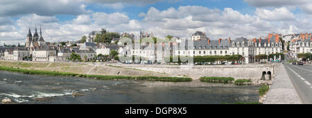 Stadt anzeigen von mit Brücke über die Loire, Saint-Nicolas-Kirche und Burg, Blois, Département Loir-et-Cher, Central Region Stockfoto