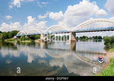 Brücke über die Loire in der Nähe von Muides Sur Loire, Loir et Cher, Region Centre, Frankreich, Europa Stockfoto