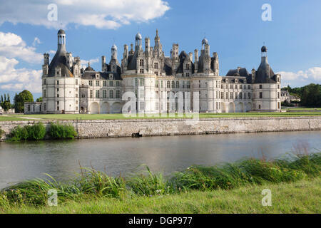 Château de Chambord, Nordfassade mit einem Wassergraben, Département Loire et Cher, Region Centre, Frankreich, Europa Stockfoto