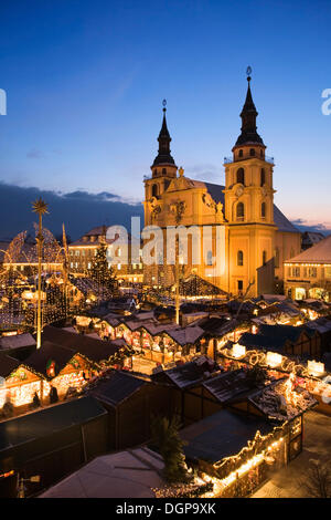 Weihnachtsmarkt auf dem Marktplatz in Ludwigsburg, Baden-Württemberg Stockfoto