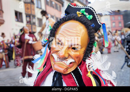 Traditionelle Schwäbisch-alemannischen Karneval Zeichen mit "Federahannes" Figur, Rottweil Karneval, Rottweil, Schwarzwald Stockfoto