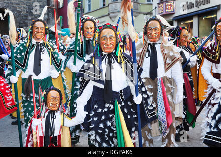 Traditionelle Schwäbisch-alemannischen Karneval Zeichen mit "Federahannes" Figur, Rottweil Karneval, Rottweil, Schwarzwald Stockfoto