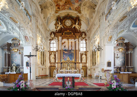 Hauptaltar in der Abtei Kirche des Hl. Benedikt, Kloster Benediktbeuern, Bayern, Oberbayern Stockfoto