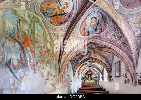 Wochentag-Kapelle im ehemaligen Kreuzgang, katholische Pfarrkirche Mariä Himmelfahrt, Mattighofen, Innviertel Region, Oberösterreich Stockfoto