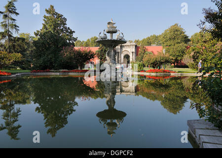 Gärten der Dolmabahçe-Palast, Besiktas, Istanbul, Türkei, Europa Stockfoto