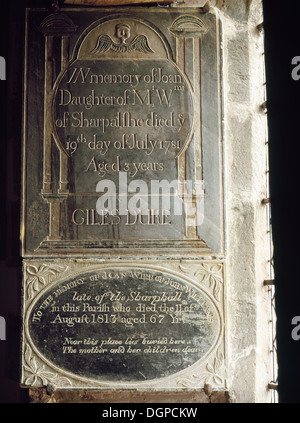 Georgische Schiefer Gedenktafeln im Kirchenschiff der St.-Martins Kirche, Cwmyoy, Monmouthshire: Joan Tochter von John Williams starb 1781 im Alter von 3. Stockfoto