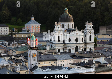 Blick auf das Rathaus und die Stiftskirche von Kapuzinerberg Berg, Salzburg, Austria, Europe, PublicGround aus gesehen Stockfoto