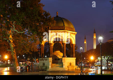 Deutsch-Brunnen im Hippodrom oder im Meydani Platz, rechts Hagia Sophia, Istanbul, europäische, Provinz Istanbul, Türkei Stockfoto