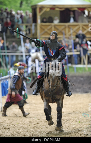 Ritter auf Pferd während eines Spiels Stockfoto