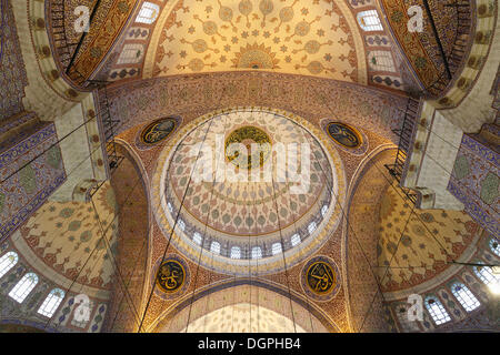 Kuppeln in Yeni Cami, neue Moschee, Eminoenue District, Provinz Istanbul, Türkei, Istanbul, Istanbul, Türkei, Europa Stockfoto