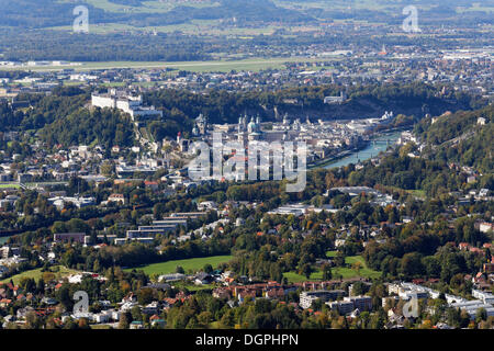 Blick vom Gaisberg-Bergstraße in Richtung Salzburg, Gaisberg, Kirchberg, Tirol, Österreich Stockfoto