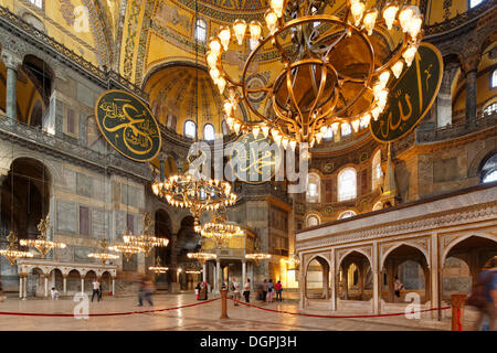 Kirchenschiff mit Gebet Führer Tribune, Hagia Sophia, Sultanahmet, Istanbul, europäische Seite, Provinz Istanbul, Türkei Stockfoto