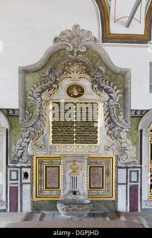 Wandbrunnen im osmanischen Barock Stil, Beschneidung Zimmer, vierte Hof Topkapi-Palast, Topkapı Sarayı Stockfoto