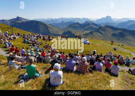 Berg-Masse während eines Treffens der Alphornbläser, Diedamskopf, Schoppernau, Bregenzerwald, Bregenzer Wald, Vorarlberg, Österreich Stockfoto