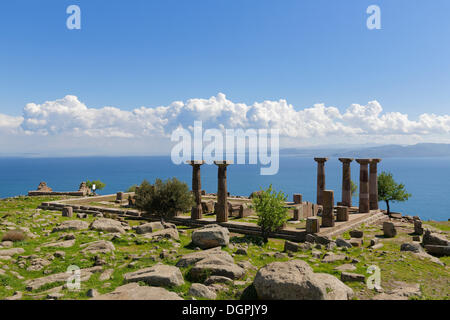 Dorischen Säulen der Athena Temple, Assos, Provinz Çanakkale, Region Marmara, Türkei Stockfoto