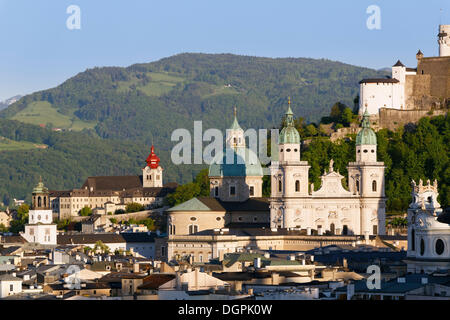 Links-Glockenspiel, Nonnberg Abbey, Dom, Altstadt, Blick vom Mönchsberg Berg, Salzburg, Salzburger Land Stockfoto