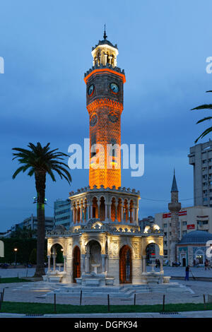 Uhrturm Saat Kulesi auf Konak Meydani quadratisch, Konak Meydani, Konak, Izmir, İzmir Provinz, Ägäis, Türkei Stockfoto