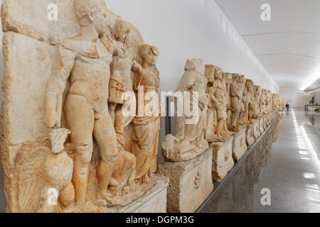 Statuen des Augustus und Victoria an Front, Aphrodisias Museum, Aphrodisias, Aydin Provinz, Ägäis, Türkei Stockfoto