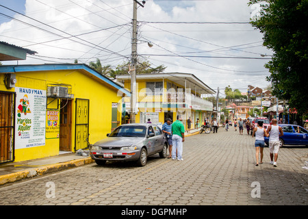 Bunte Häuser auf den Straßen von San Juan del Sur, Nicaragua. Stockfoto