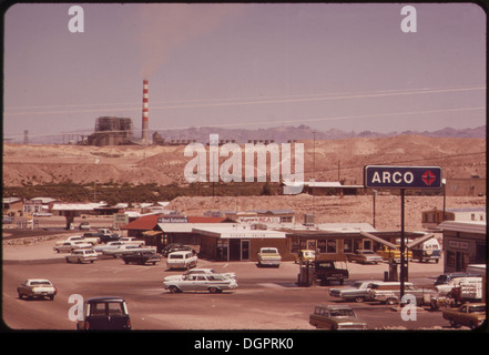 MOHAVE GENERATING STATION. BULLHEAD CITY IM VORDERGRUND 549003 Stockfoto