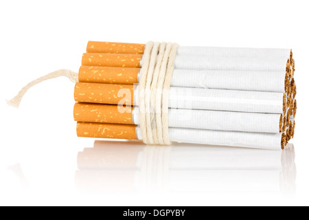 Stop Smoking-Konzept. Gebunden mit Seil und Docht isoliert auf weiss Zigaretten Stockfoto