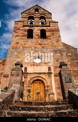 Iglesia de San Juan Bautista, Villanueva de Nía, Kantabrien, Spanien Stockfoto