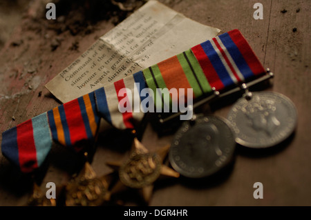 Atmosphärische Fotografie Kampagne Medaillen aus dem zweiten Weltkrieg, 1939-1945 mit einem Text von der Admiralität. Stockfoto