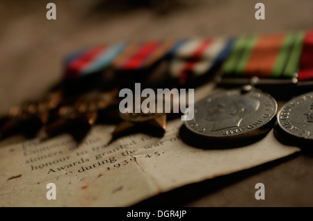 Atmosphärische Fotografie Kampagne Medaillen aus dem zweiten Weltkrieg, 1939-1945 mit einem Text von der Admiralität. Stockfoto