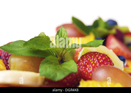 Süßen leckeren Obstsalat in der Schale Stockfoto