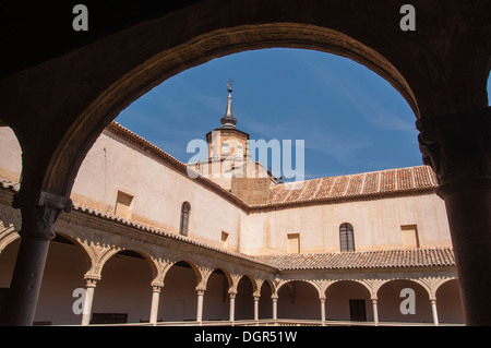 El Museo de Santa Cruz es un Edificio del S. XVI De La Ciudad de Toledo, Kastilien-La Mancha, España Stockfoto