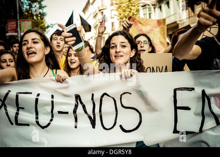 Barcelona, Spanien. 24. Oktober 2013: Studenten protestieren gegen die Sparmaßnahmen und die "Recht Wert" während einer dreitägigen Bildungsstreik in Barcelona. © Matthi/Alamy Live-Nachrichten Stockfoto