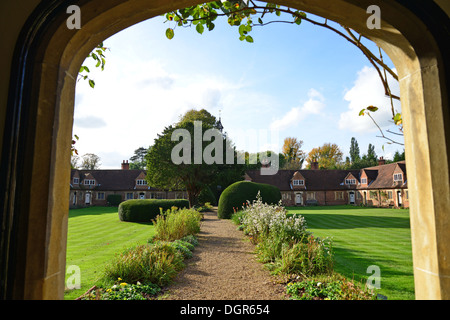 Eingang zum The Jesus Krankenhaus Armenhäuser, High Street, Bray, Berkshire, England, Vereinigtes Königreich Stockfoto