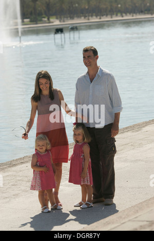 Spaniens Krone Prinz Felipe und Prinzessin Letizia gesehen mit ihren Töchtern in Palma De Mallorca, auf der spanischen Insel Stockfoto