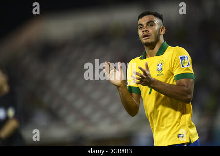 Ras Al-Khaimah, Vereinigte Arabische Emirate. 23. Oktober 2013. Moskito (BRA) Football / Soccer: Mosquito (9) von Brasilien in Aktion während der FIFA U-17 World Cup Gruppe A match zwischen Honduras 0: 3 Brasilien im Emirates Stadium in Ras Al-Khaimah, Vereinigte Arabische Emirate. © Fernen Osten Presse/AFLO/Alamy Live-Nachrichten Stockfoto