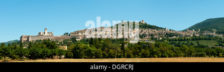 Basilica di San Francesco und Assisi Panorama, Umbrien, Italien Stockfoto