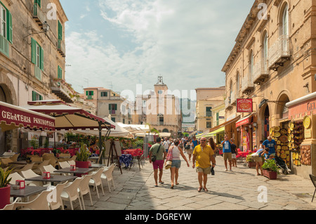 Straßenszene in Tropea, Kalabrien, Italien Stockfoto