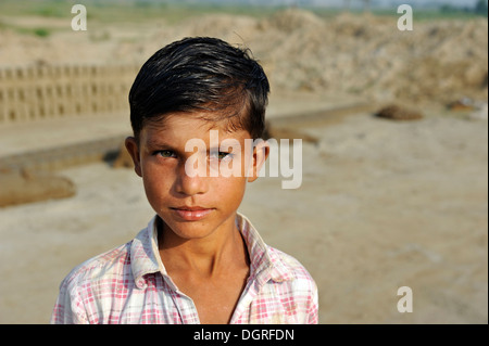 Pakistan, Lahore, Youhanabad II, Portrait eines jungen Stockfoto