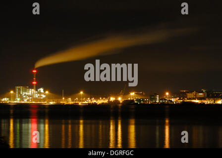 Ostuferhafen Hafen mit Cargo Terminals und Kohlekraftwerk in der Nacht, der Hafen von Kiel, schleswig-holstein Stockfoto