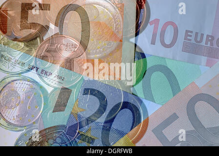 Euro-Banknoten und-Münzen Stockfoto