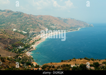 Blick Richtung Norden vom griechische Theater in Taormina, Sizilien, Italien Stockfoto
