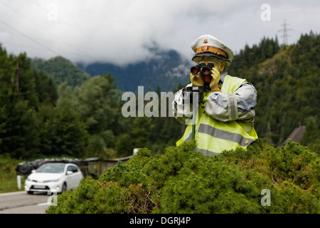 Österreich, Leoben, Eisenerz, Polizei Figur Radarkontrolle Stockfoto