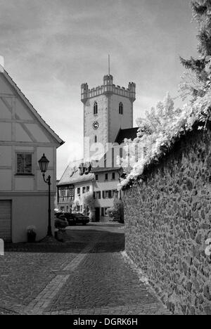 Kirchturm in der historischen Altstadt, Steinheim am Main, Rhein-Main-Region, Hessen Stockfoto
